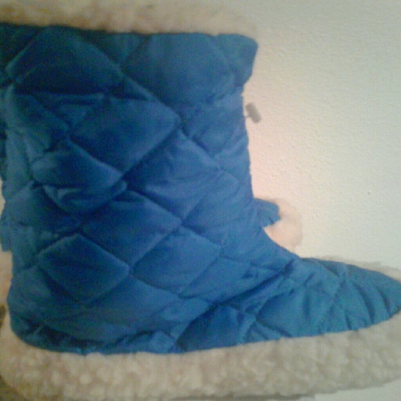 HOLIDAY PICK 🖤 Slipper Boots - Picture 2 of 5